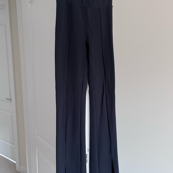 Abercrombie & Fitch Ponte front split hem flare pants in Black - Picture 3 of 6